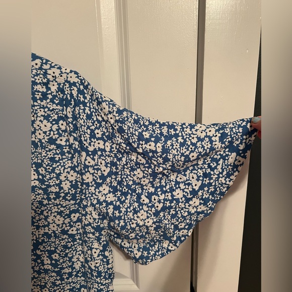 LC Waikiki Women’s V-Neck Button Down Flutter Sleeves Lightweight Top Sz40 Blue - Picture 9 of 11